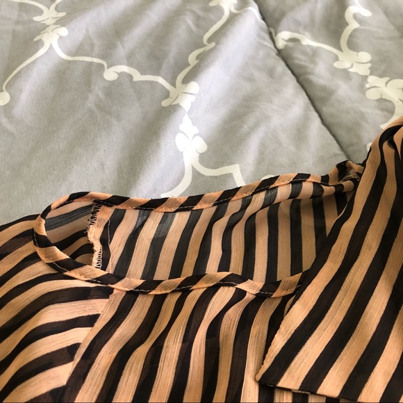 Blouse with shoulders out - Picture 4 of 7